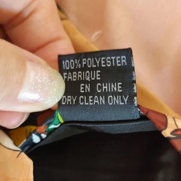 Looney Tunes Mania Vintage Silk Tie with ALL Characters 4" Circa 1996 RARE FIND - Picture 6 of 6